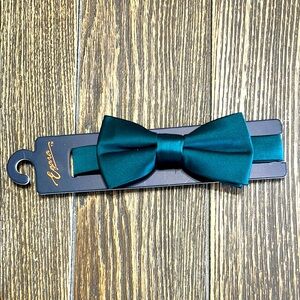 Green Bow‎ Tie by